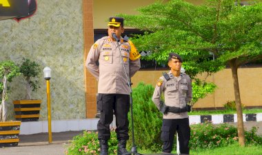 Kapolres-Sikka-Pimpin-Apel-Pagi,-Tekankan-Disiplin-dan-Kesiapan-Personel