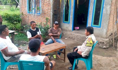 PERSONIL-POSPOL-NDETE-POLSEK-ALOK-POLRES-SIKKA-LAKSANAKAN-SAMBANG-DAN-PATROLI-DIALOGIS-SERTA-SOSIALISASI-PREMANISME-KEPADA-WARGA