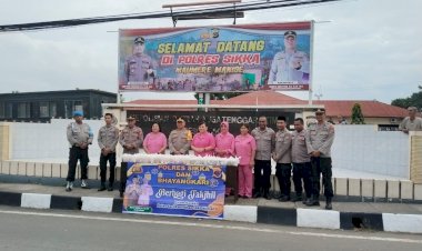POLRES-SIKKA-MEMBAGI-KASIH-DENGAN-BERBAGI-TAKJIL-KEPADA-WARGA-MASYARAKAT-SIKKA