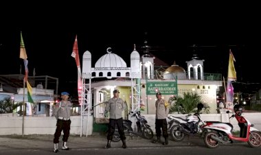 IBADAH-SHOLAT--BERJALAN-AMAN-DAN-KHIDMAT-:-POLSEK-PAGA-LAKUKAN-PENGAMANAN