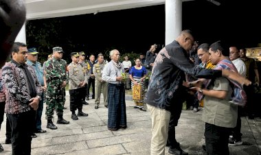 Wakapolres-Sikka-Hadiri-Kunjungan-Kerja-dan-Silaturahmi-Gubernur-NTT-dengan-Pemkab-Sikka-dan-Guru-SMA/SMK