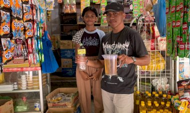 SATGAS-PANGAN-POLRES-SIKKA-CEK-MINYAK-GORENG-KEMASAN-“MINYAK-KITA”-DI-KIOS-WILAYAH-KELURAHAN-WAIOTI,KECAMATAN-ALOK-TIMUR,-KAB.SIKKA