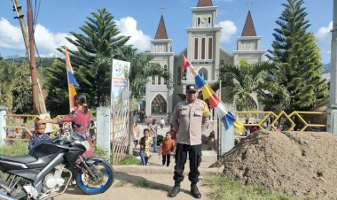 Polres-Sikka-Gelar-Patroli-“Minggu-Kasih”-di-Tempat-Ibadah,-Jaga-Situasi-Kamtibmas-Tetap-Kondusif