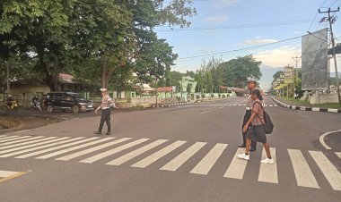 Personil-Sat-Lantas-Polres-Sikka,-Laksanakan-Patroli-dan-Pengaturan-Lalu-Lintas-(Strong-Point-)