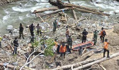 Hari-Ini-Tim-Gabungan-Temukan-6-Korban-Banjir-Bandang-di-Pegunungan-Arfak,-Pencarian-Dilanjutkan-Besok