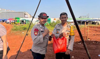 Polda-Metro-Jaya-Buka-Dapur-Lapangan-Bantu-Pengungsi-Kebakaran-di-Penjaringan