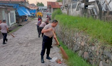 Turun-ke-Pasar,-Kapolres-Sikka-Jadi-Contoh-Budaya-Hidup-Bersih