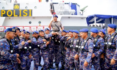 Wakapolri-Pimpin-Tabur-Bunga-di-Teluk-Jakarta-Sambut-Hari-Bhayangkara-ke-79