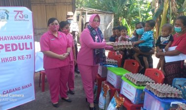 Polri-Untuk-Masyarakat-:-Bhayangkari-Polres-Sikka-Menebar-Kasih-Melalui-Uluran-Tangan-Untuk-Masyarakat-Yang-Terdampak-Erupsi-Gunung-Lewotobi-Laki-laki-Dan-PMT-Untuk-Anak--anak-Stunting.