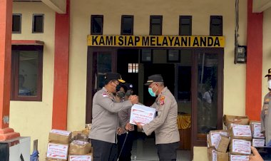 Kapolda-NTT-Tinjau-Polsek-Wulanggitang-dan-Beri-Tali-Asih-untuk-Personel-Terdampak-Erupsi