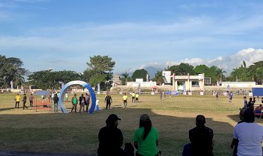 POLRI-UNTUK-MASYARAKAT:-PERSONIL-POLRES-SIKKA-LAKSANAKANKEGIATAN-PENGAMANAN-PERTANDINGAN-SEPAK-BOLA-BUPATI-SIKKA-ANTAR-KECAMATAN-SE--KABUPATEN-SIKKA