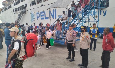 Kehadiran-Kapolsek-Alok-Warnai-Pengamanan-KM-Tidar:-Sinergi-Aparat-Jaga-Keamanan-Pelabuhan