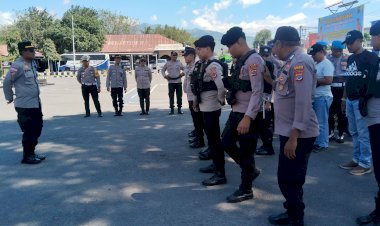 70-Personel-Polres-Sikka-Dikerahkan-Amankan-Aksi-Damai-Forum-Warung-Makan-Bersatu-di-Kota-Maumere
