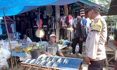 POLRI-UNTUK-MASYARAKAT:-PENGAMANAN--PASAR-LEKEBAI-DAN-PATROLI-OLEH-BHABINKAMTIBMAS