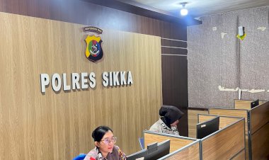 Cepat-Tepat-Dan-Bersahabat-:-Polwan-Polres-Sikka-Tingkatkan-Pelayanan--Masyarakat-Sikka-melalui-Layanan-Call-Center-110