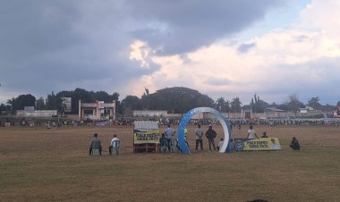 POLRI-UNTUK-MASYARAKAT-:-PERSONIL-POLRES-SIKKA-LAKSANAKAN-PENGAMANAN-TURNAMEN-SEPAK-BOLA-PIALA-BUPATI-SIKKA-TAHUN-2025