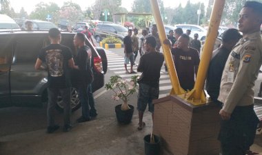 Polri-Untuk-Masyarakat-:-Informasi-Penerbangan-Di-Bandara-Frans-Seda-Maumere-Hari-Rabu-Tanggal-23-Juli-2025