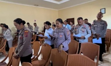 Membentuk-Karakter-Personil-yang-Berintegritas-Dan-Berlandaskan-Nilai-Spiritual:-Personil-Polres-Sikka-Laksanakan-Bimbingan-Rohani-Dan-Mental-(-Binrohtal-)