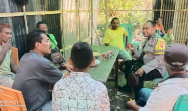 Bhabinkamtibmas-Desa-Takaplager-Nita-Sikka-Ajak-Tokoh-Masyarakat-dan-Pemuda-Wujudkan-Lingkungan-Aman-dan-Kondusif