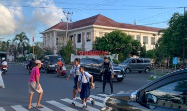UNIT-TURJAWALI-SAT.--SAMAPTA-POLRES-SIKKA-LAKSANAKAN-PATROLI--DAN-PENGATURAN-LALU-LINTAS