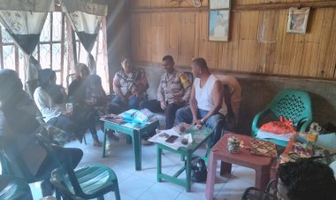 Bhabinkamtibmas-Polsek-Alok-Polres-Sikka--Laksanakan-Pengawasan-Dan-Koordinasi-Kegiatan-Sosialisasi-Koperasi-Merah-Putih