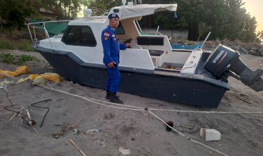 Sat-Polairud-Polres-Sikka-Laksanakan-Perawatan-Kapal-di-Pesisir-Nangghure:-Tingkatkan-Kesiapsiagaan-Patroli-Perairan