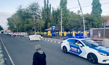 Wujud-Nyata-Dukungan-terhadap-Dunia-Pendidikan-dan-Kamseltibcarlantas-:-Satlantas-Polres-Sikka-Kawal-Jalan-Sehat-HUT-SDN-4-Maumere