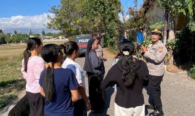 Polres-Sikka-Gencarkan-Himbauan-Kamtibmas-di-Kelurahan-Madawat,-Warga-Apresiasi-Kehadiran-Polisi-di-Tengah-Masyarakat