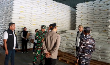 Kapolres-Sikka-Bersama-Forkopimda-Tinjau-Distribusi-dan-Harga-Sembako-di-Pasaran