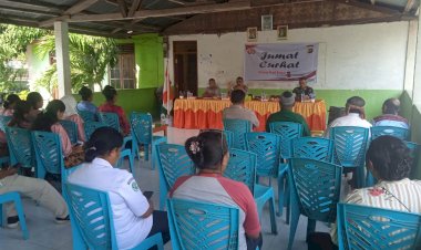 Dekatkan-Diri-dengan-Masyarakat,-Polsek-Waigete-Gelar-Jumat-Curhat-di-Desa-Waibleler