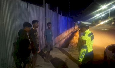 Patroli-Lampu-Biru-Sat-Lantas-Polres-Sikka-Jaga-Keamanan-dan-Keselamatan-Pengguna-Jalan-di-Malam-Hari