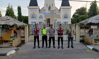 Polres-Sikka-dan-Polsek-Jajaran-Amankan-Rangkaian-Misa-Minggu,-Pastikan-Ibadah-Berjalan-Khidmat