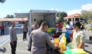 Kapolres-Sikka-Tinjau-Gerakan-Pangan-Murah-Bersama-Perum-Bulog-Maumere-di-Mapolres-Sikka
