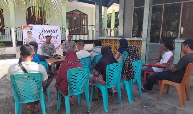 Polsek-Jajaran-Polres-Sikka-Gelar-Jumat-Curhat,-Dengar-Aspirasi-Warga-untuk-Tingkatkan-Kamtibmas