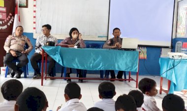 “Sat-Lantas-Polres-Sikka-Tanamkan-Kesadaran-Tertib-Lalu-Lintas-Sejak-Dini-di-SD-IT-Mutiara”