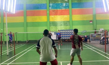 Kapolres-Sikka-Turun-ke-Lapangan:-Bulu-Tangkis-Jadi-Jembatan-Kedekatan-Dengan-Warga