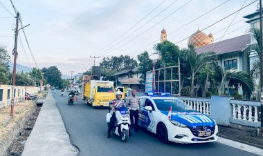 Polres-Sikka-Pastikan-Kamseltibcarlantas-dalam-Jalan-Sehat-HUT-SMA-Negeri-1-Maumere