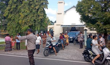 Polsek-Kewapante-Gelar-Patroli-Minggu-Kasih,-Jaga-Keamanan-Umat-Saat-Beribadah