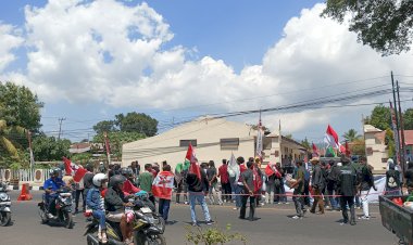 Aksi-Damai-Cipayung-Sikka-dan-BEM-Unimof-Disambut-Humanis-oleh-Polres-Sikka