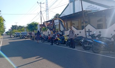 Polres-Sikka-Polda-NTT-Tegaskan-Komitmen-Keamanan:-Pengamanan-Ibadah/Misa-Hari-Minggu-Di-Kab.Sikka-Berjalan-Khidmat-dan-Kondusif
