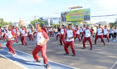 Olahraga-Bersama-Polres-Sikka-Polda-NTT,-Wujudkan-Semangat-Sehat-dan-Kekompakan