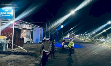 “Patroli-Lampu-Biru-Warnai-Malam-Kota-Maumere,-Ciptakan-Kamseltibcarlantas-Aman-dan-Lancar”