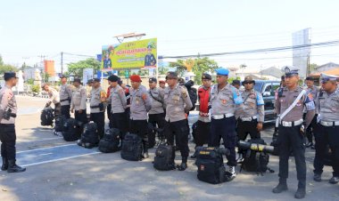 “Polres-Sikka-Polda-NTT-Berangkatkan-27-Personel-BKO-ke-Nagekeo-untuk-Misi-Kemanusiaan”
