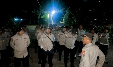 27-Personel-Polres-Sikka-Polda-NTT-Tiba-di-Nagekeo,-Siap-Laksanakan-BKO-Bakti-Sosial-Penanggulangan-Bencana