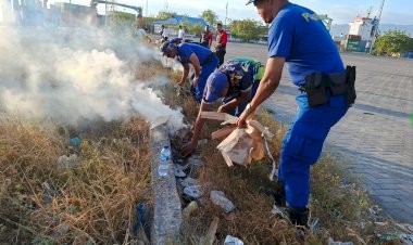 Sat-Polairud-Polres-Sikka-Polda-NTT-Laksanakan-Berja-Bakti,-Bersih-Laut-dan-Pantai-di-Maumere-Dalam-Rangka-Hari-Perhubungan-Nasional-2025