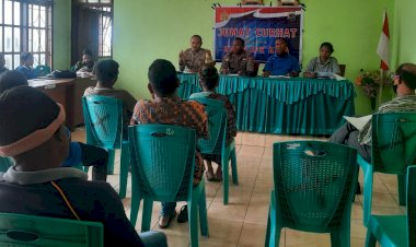 Polsek-Nita-Polres-Sikka-Gelar-Jumat-Curhat-Bersama-Warga-Desa-Riit.