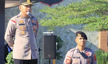 Kapolres-Sikka-Tekankan-Disiplin-dan-Respon-Cepat-Personel-Saat-Pimpin-Apel-Jam-Pimpinan