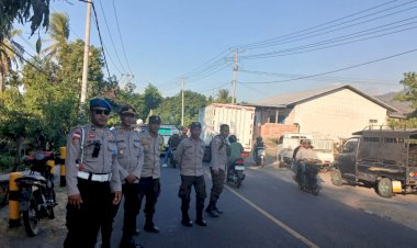 Polsek-Kewapante-Amankan-Kirab-Salib-Nusra-Youth-Day-di-Kabupaten-Sikka