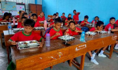 “Gerakan-Makan-Bergizi-Gratis-di-Sikka:-Sehatkan-21.271-Penerima-Manfaat”