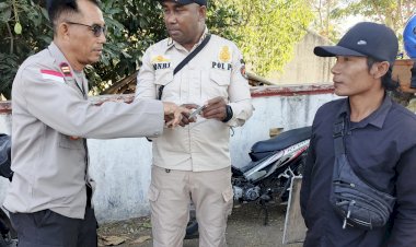 Polsek-Waigete-Polres-Sikka-Bersama-Tim-Gabungan-Gelar-Penertiban-KTP-el-di-Pasar-Waigete